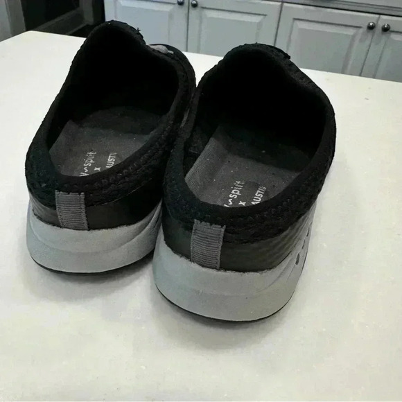 NEW Easy Spirit x Denise Austin Tiptoe Clog Sneaker Black Size 8.5 W - Picture 5 of 9